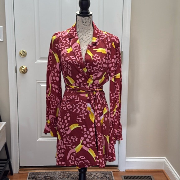 FARM Rio Dresses & Skirts - NWOT Farm Rio Burgundy Toucanissimo Mini Wrap Dress in size small.